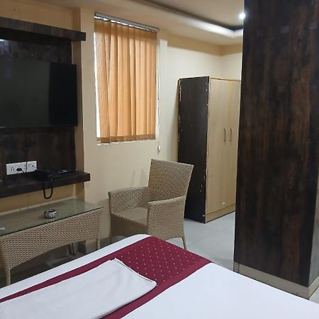 Blossoms Room Holiday Inn- Lakdikapul Гайдарабад Екстер'єр фото