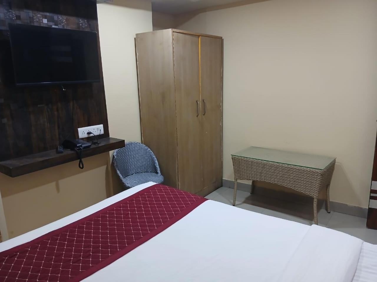 Blossoms Room Holiday Inn- Lakdikapul Гайдарабад Екстер'єр фото