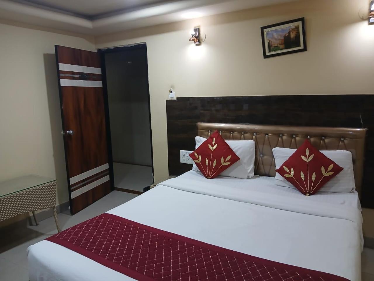 Blossoms Room Holiday Inn- Lakdikapul Гайдарабад Екстер'єр фото