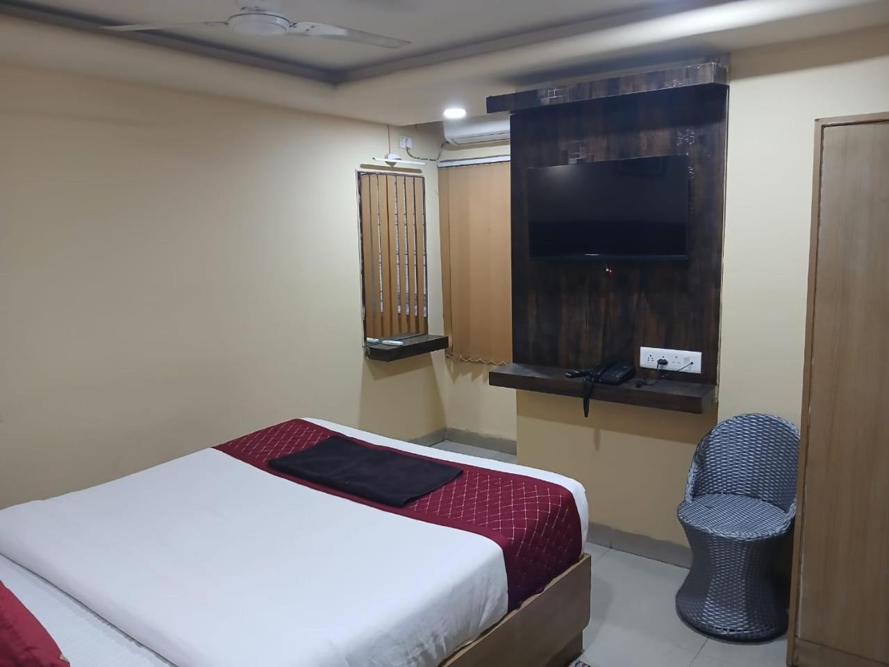 Blossoms Room Holiday Inn- Lakdikapul Гайдарабад Екстер'єр фото