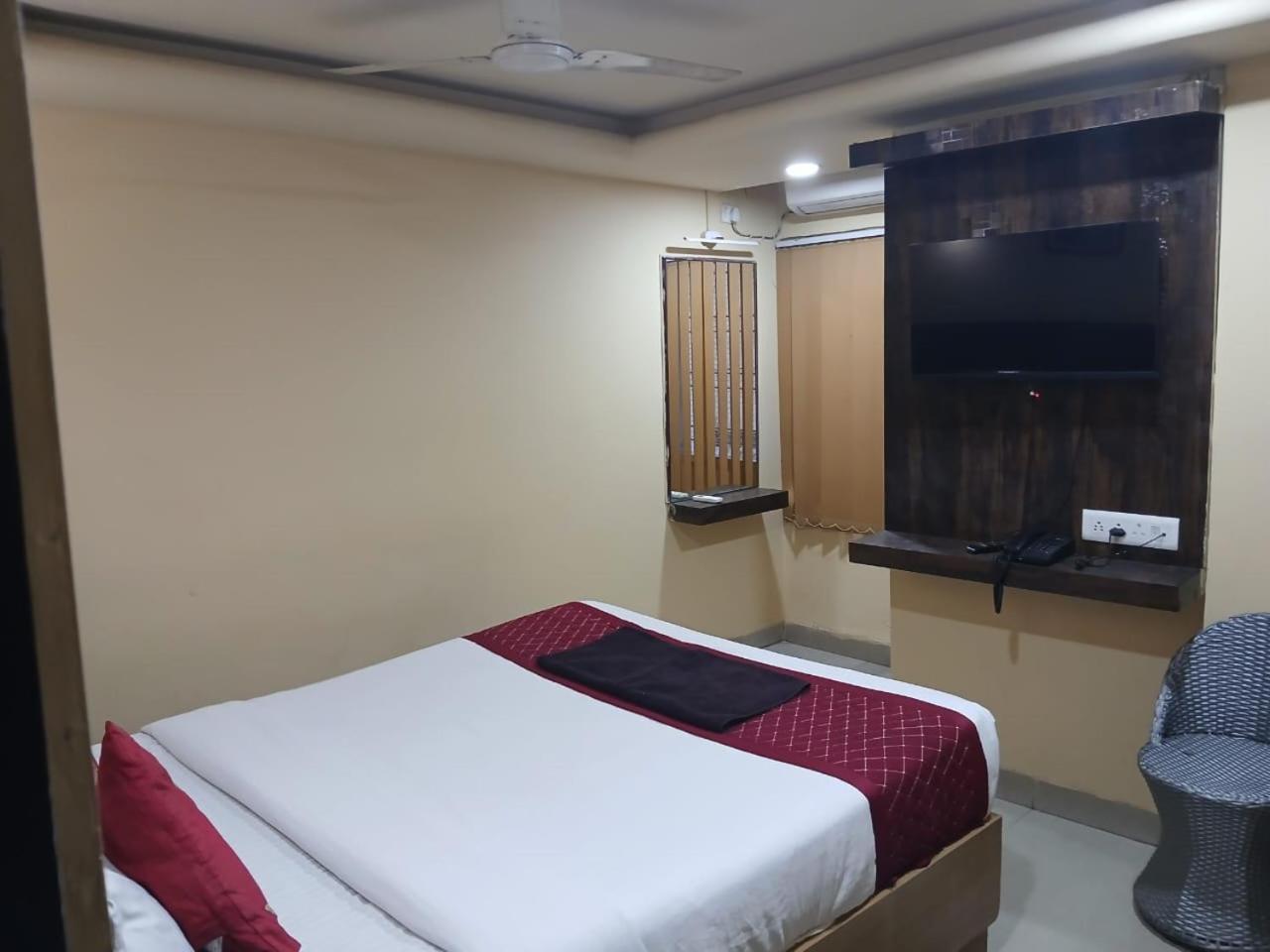 Blossoms Room Holiday Inn- Lakdikapul Гайдарабад Екстер'єр фото